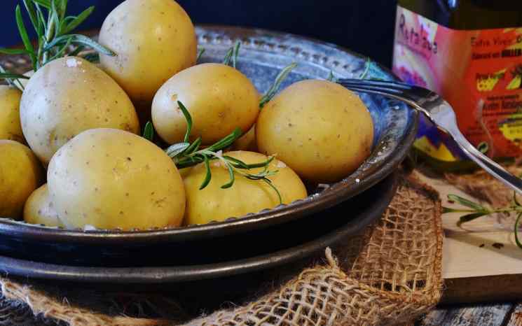 Patate al forno, non le solite! Se le prepari così ti leccherai i baffi! 