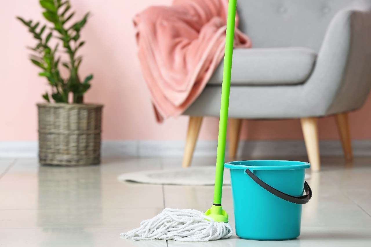 pavimenti puliti: il trucco infallibile