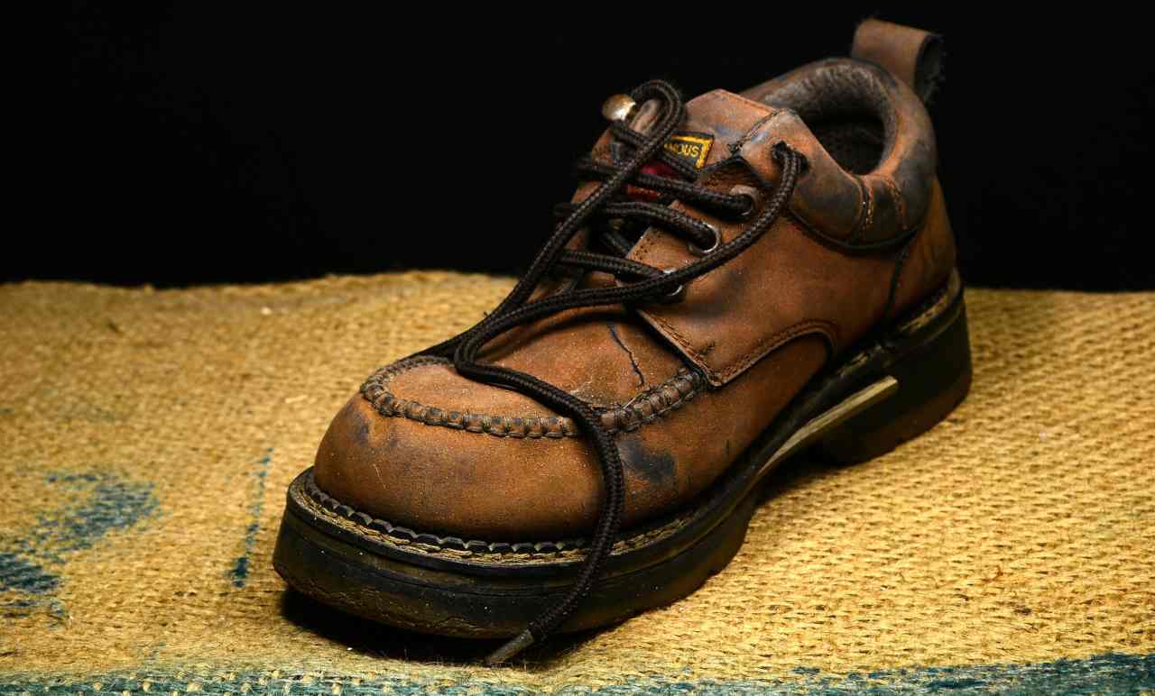 gettare vecchie scarpe