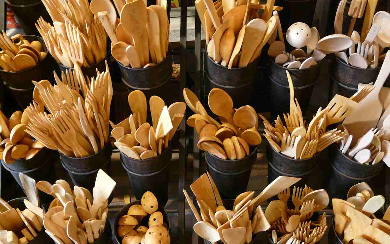 pulire cucchiai in legno