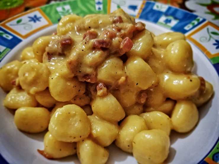 gnocchi carbonara ricetta 