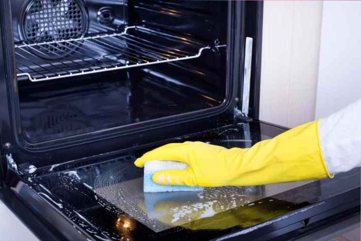 Come pulire la porta del forno 
