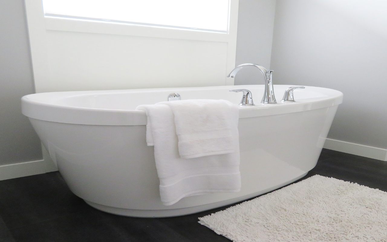 vasca da bagno ingiallita