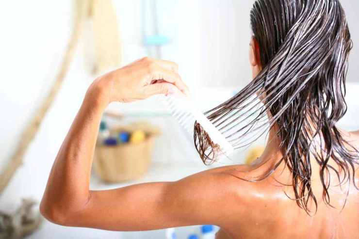 capelli nello scarico della doccia