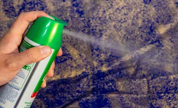 mosche spray repellente