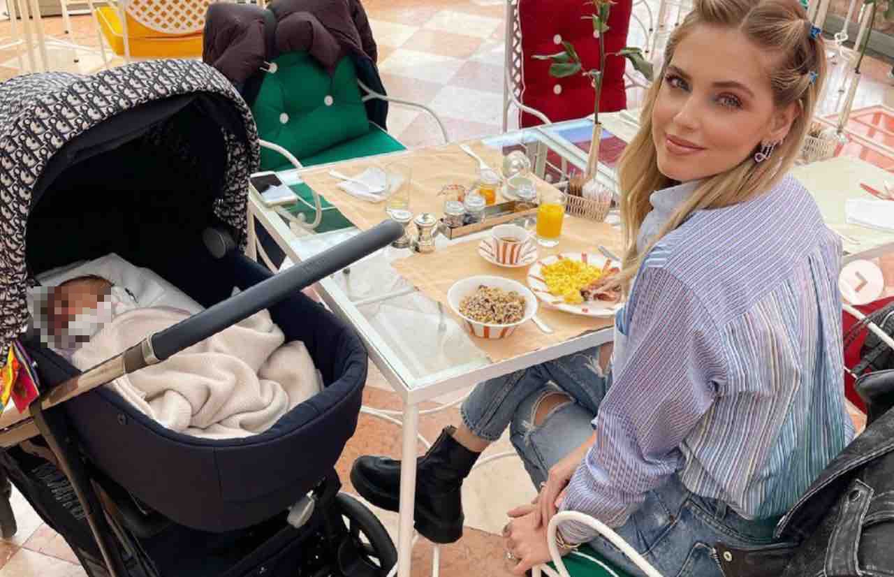 Chiara Ferragni e Vittoria passeggino