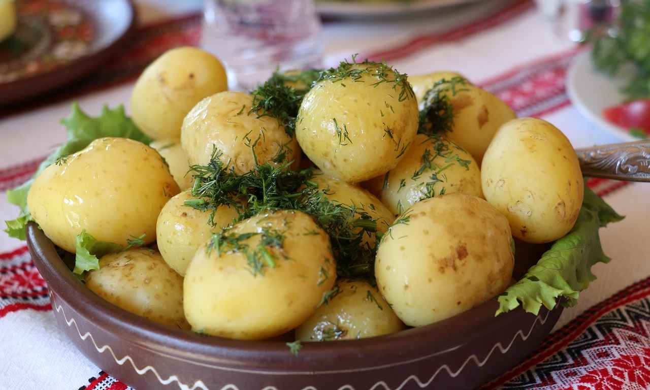 patate piselli insalata