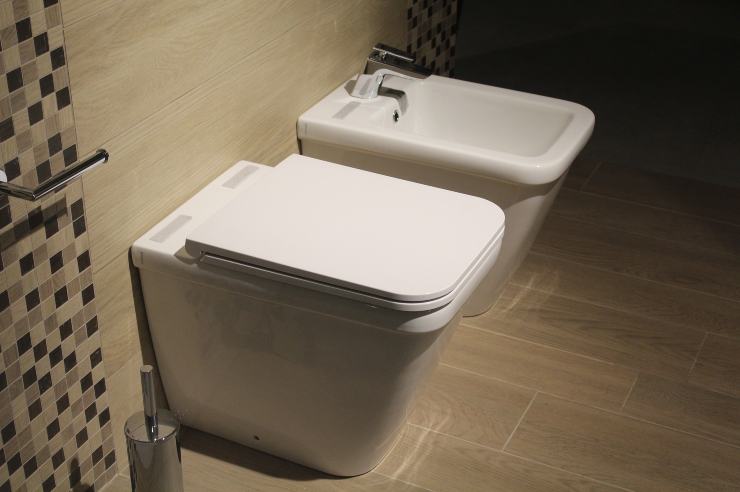 uomini tavoletta wc