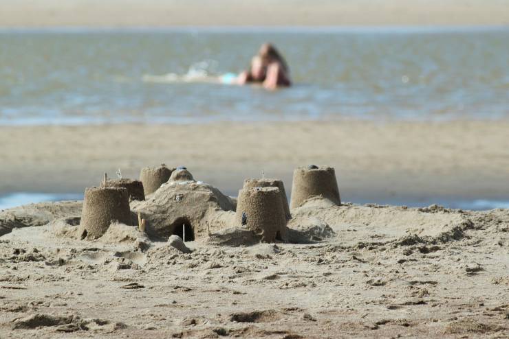 spiaggia e castello