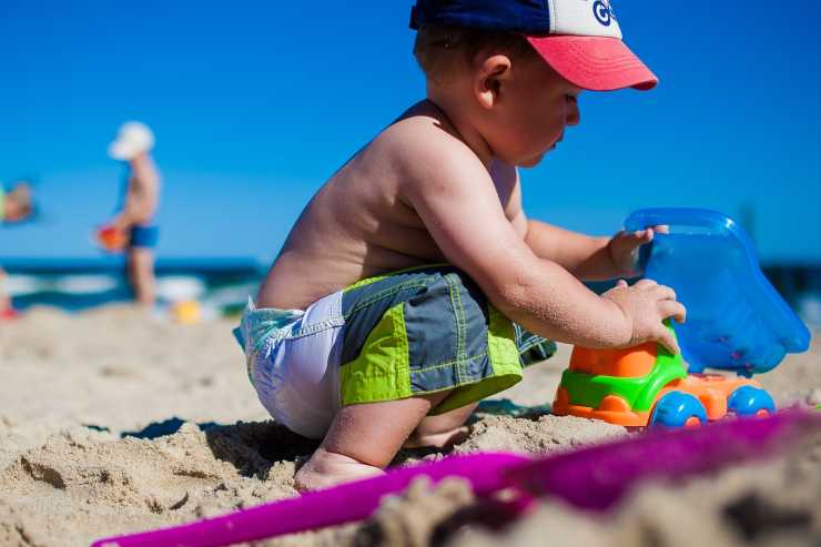 bimbi in spiaggia 