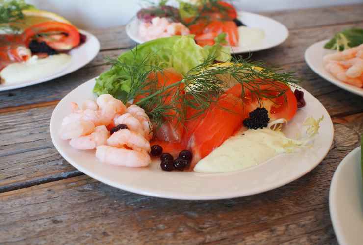 salmone e gamberi