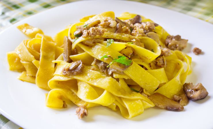 fettuccine funghi salsicce