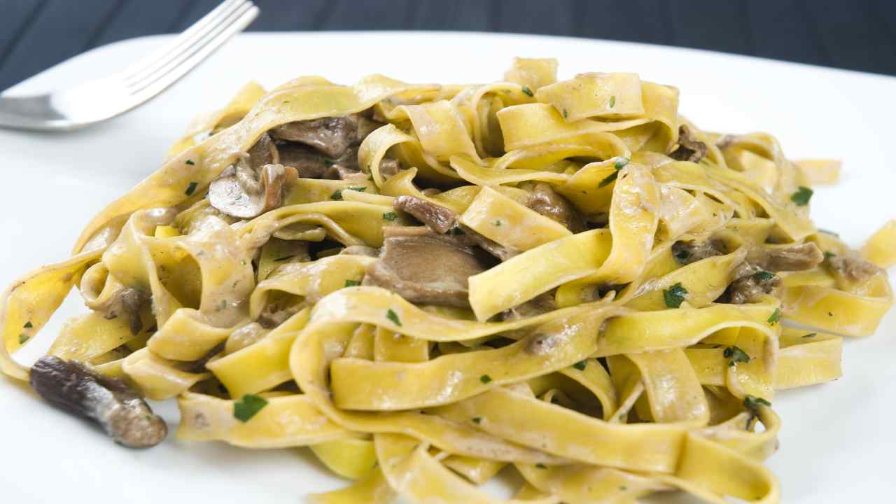 fettuccine funghi salsicce