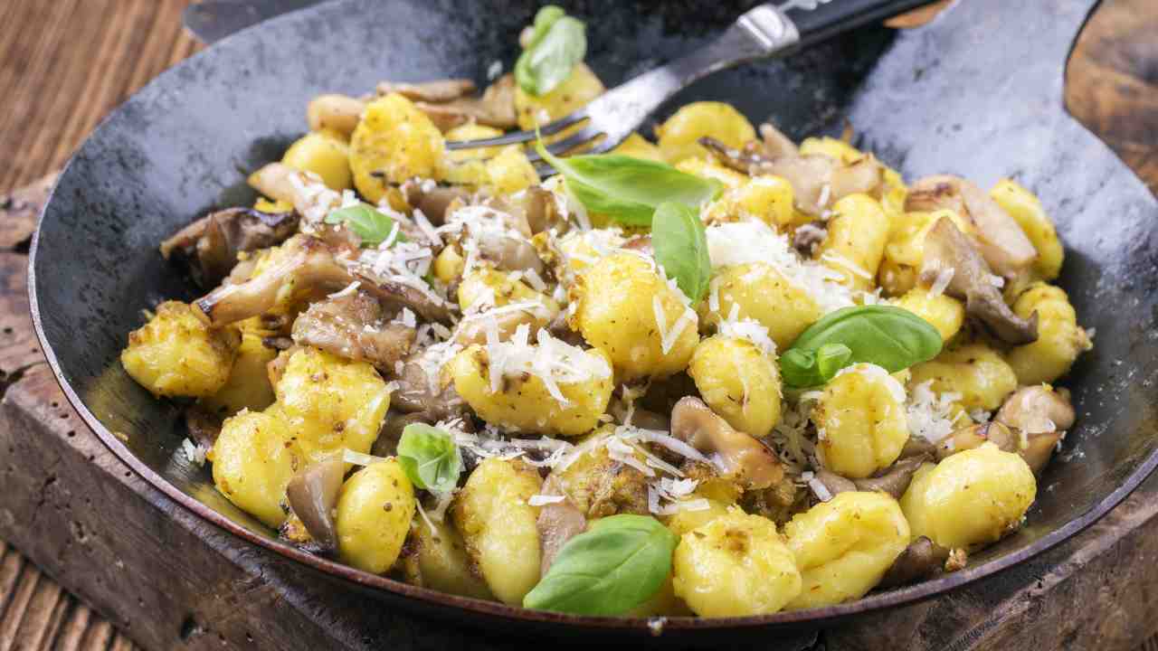 gnocchi ai funghi e salsiccia