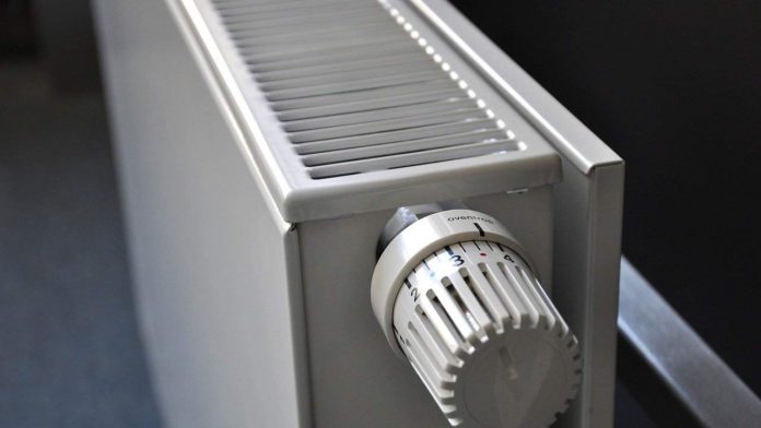 risparmiare riscaldamento termosifoni risparmiare bolletta riscaldamento