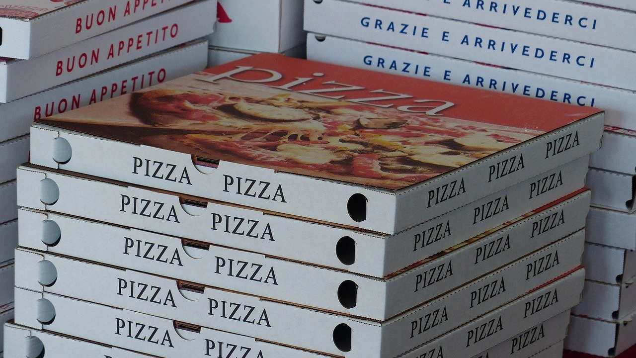 Riutilizzare i cartoni della pizza