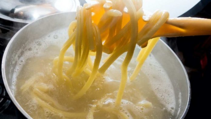 acqua cuocere pasta cuocere pasta pentola