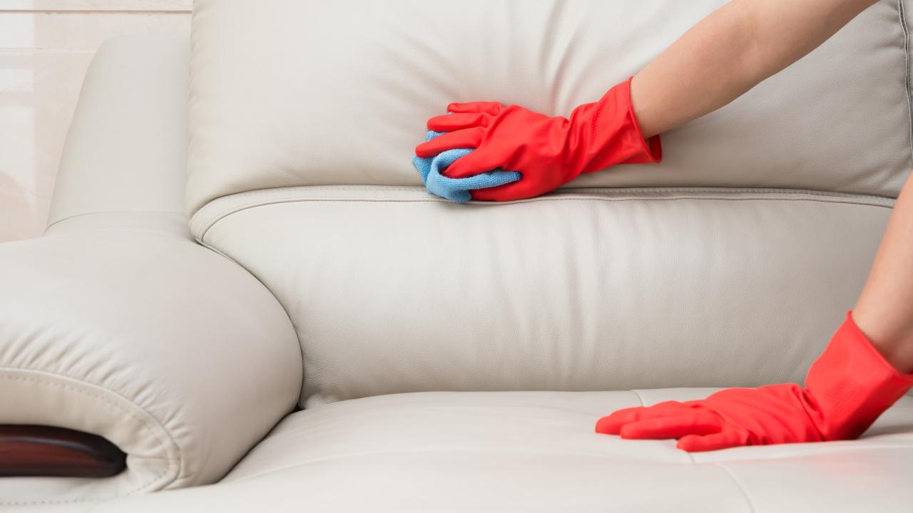 pulire divano pelle