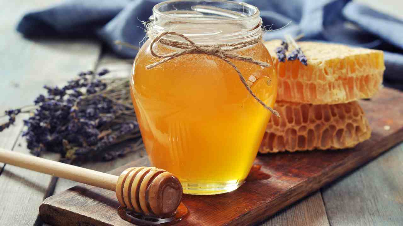 riconoscere miele buono