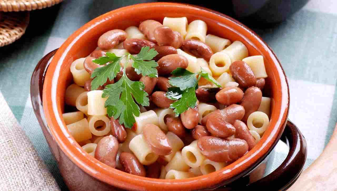 mezzemaniche con fagioli