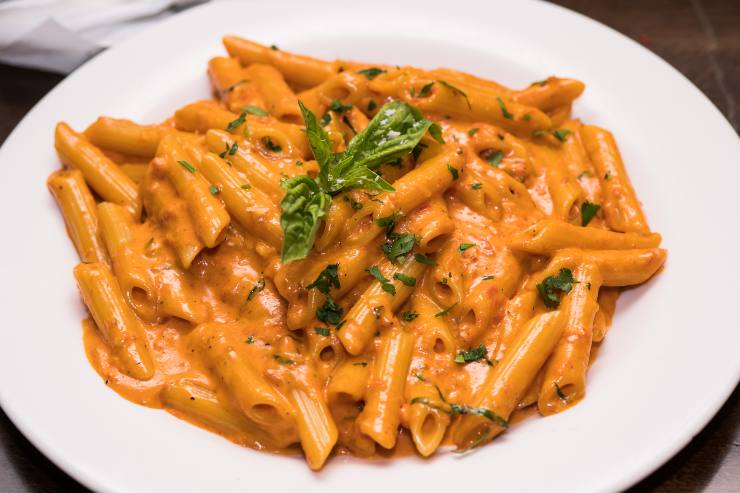 penne con uova e ragù