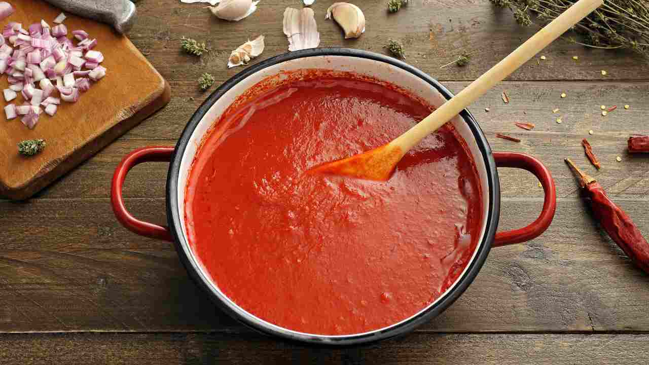 preparare sugo pomodoro