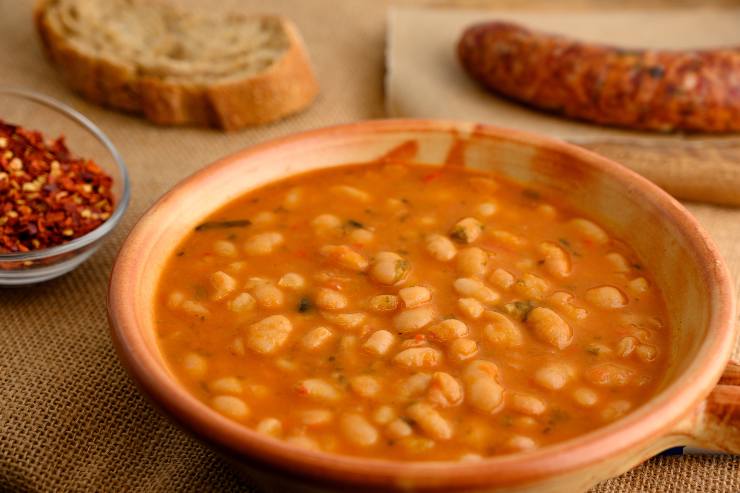 mezzemaniche con fagioli