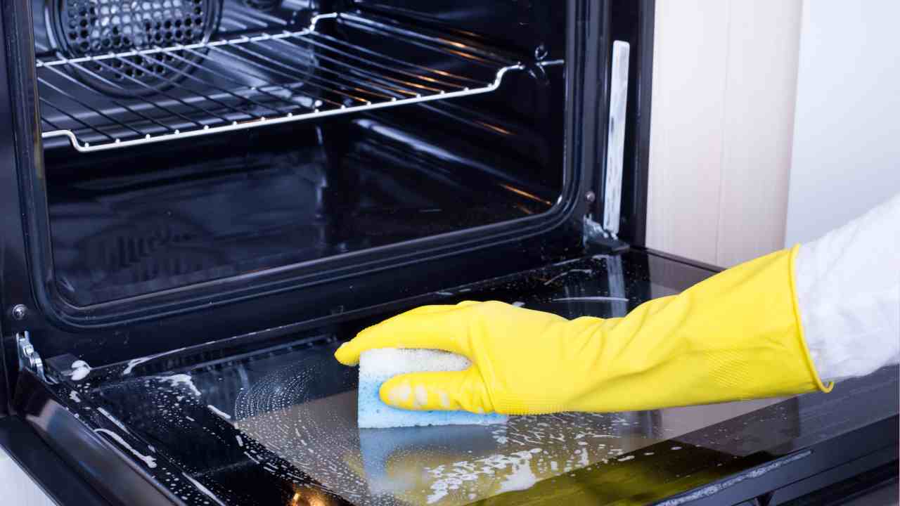 pulire forno facilmente