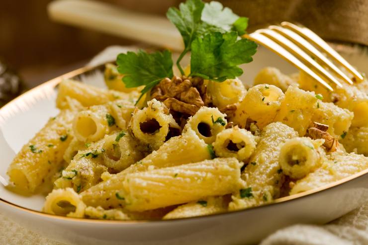 pasta con pesto noci