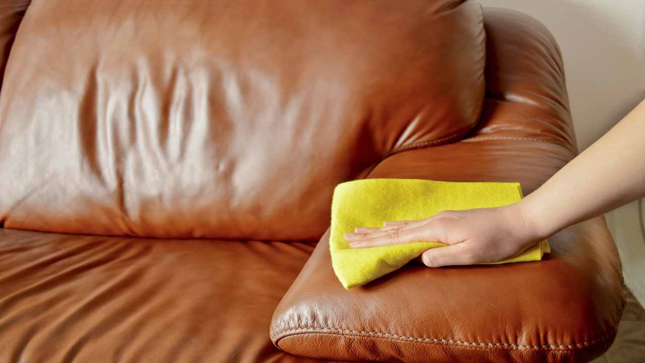 pulire divano coperchio 