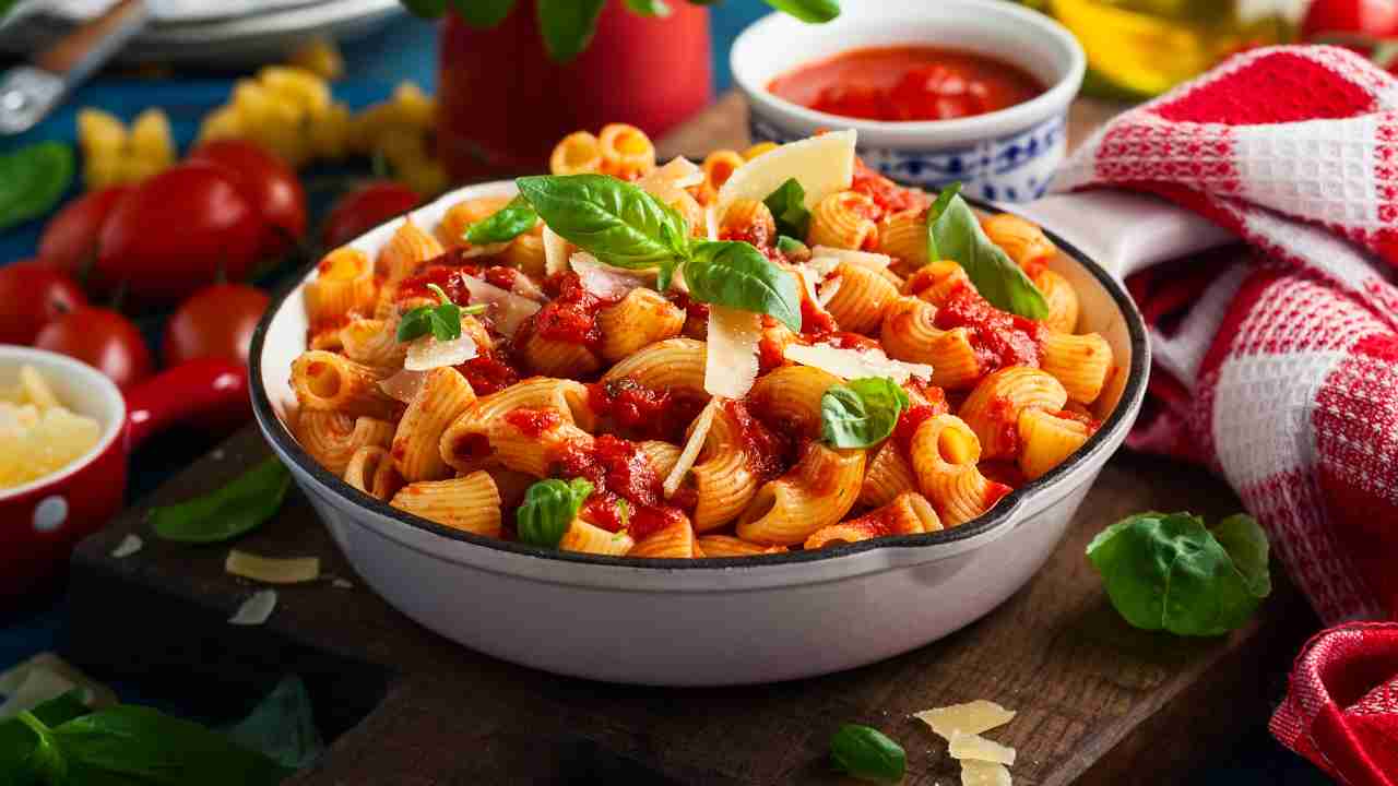 pasta siciliana al pomodoro