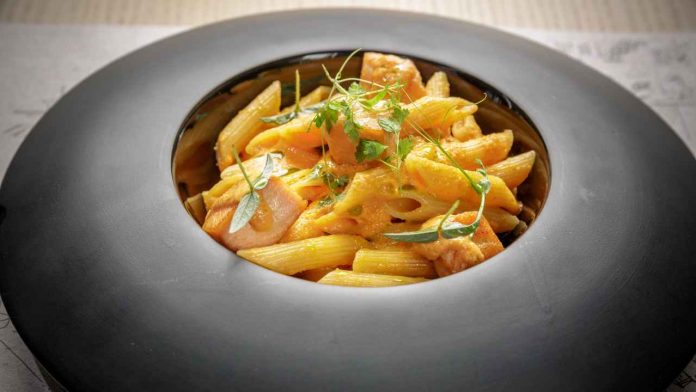 pasta carbonara salmone 29-06-22 pasta zio baffone