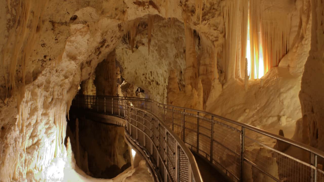 avventura sotterranea grotte frasassi