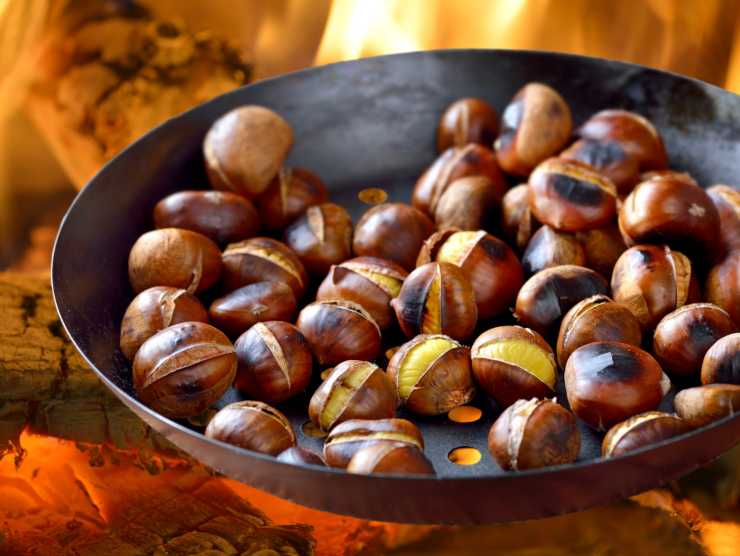 sbucciare castagne