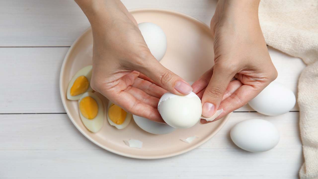 sbucciare uovo sodo