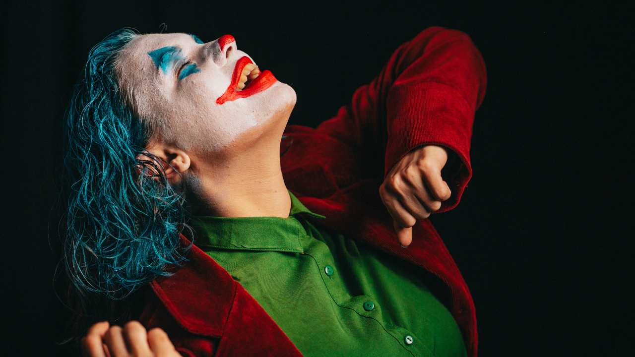 Joker che ride, sarà nato sotto uno dei segni zodiacali maligni?