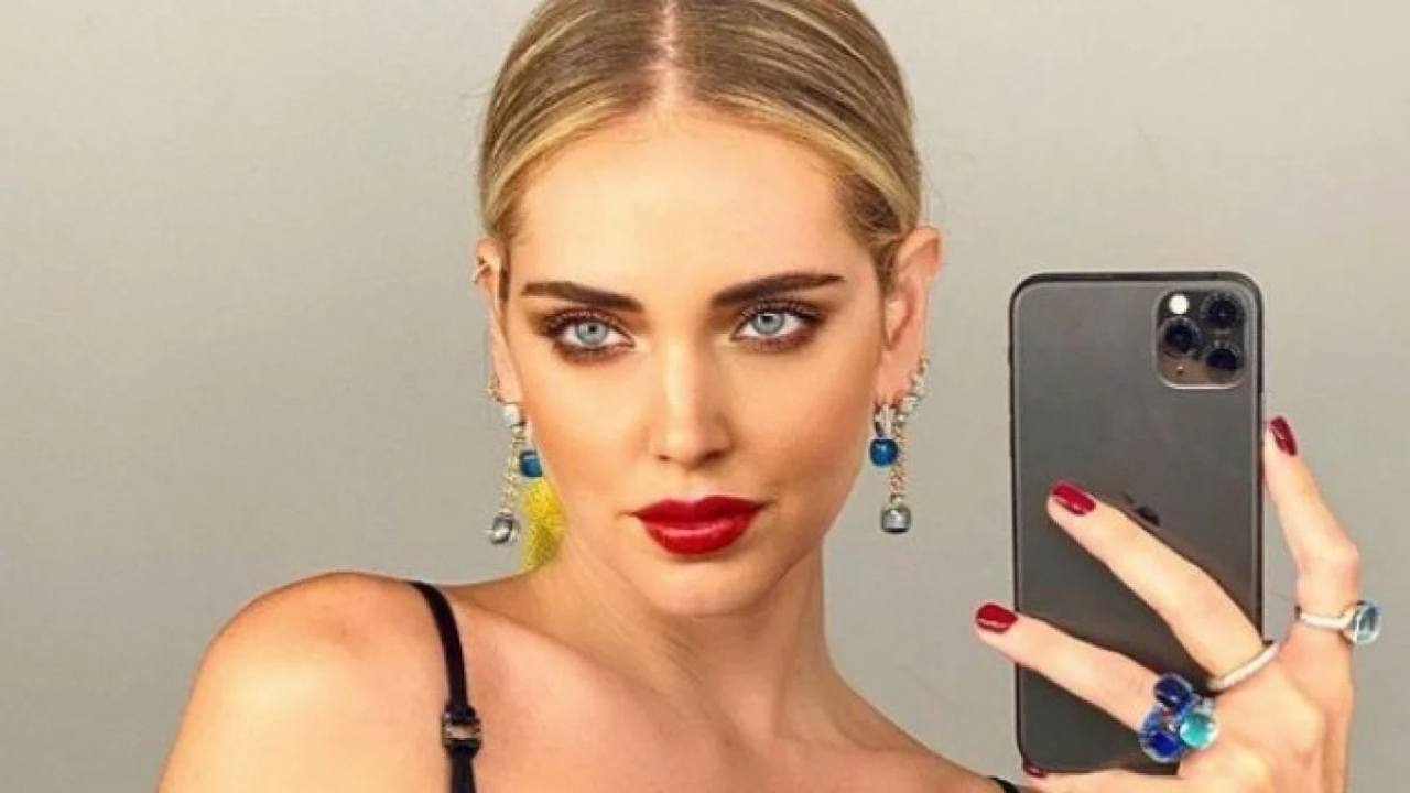 chiara ferragni albero natale 