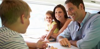 divertire bambini treno