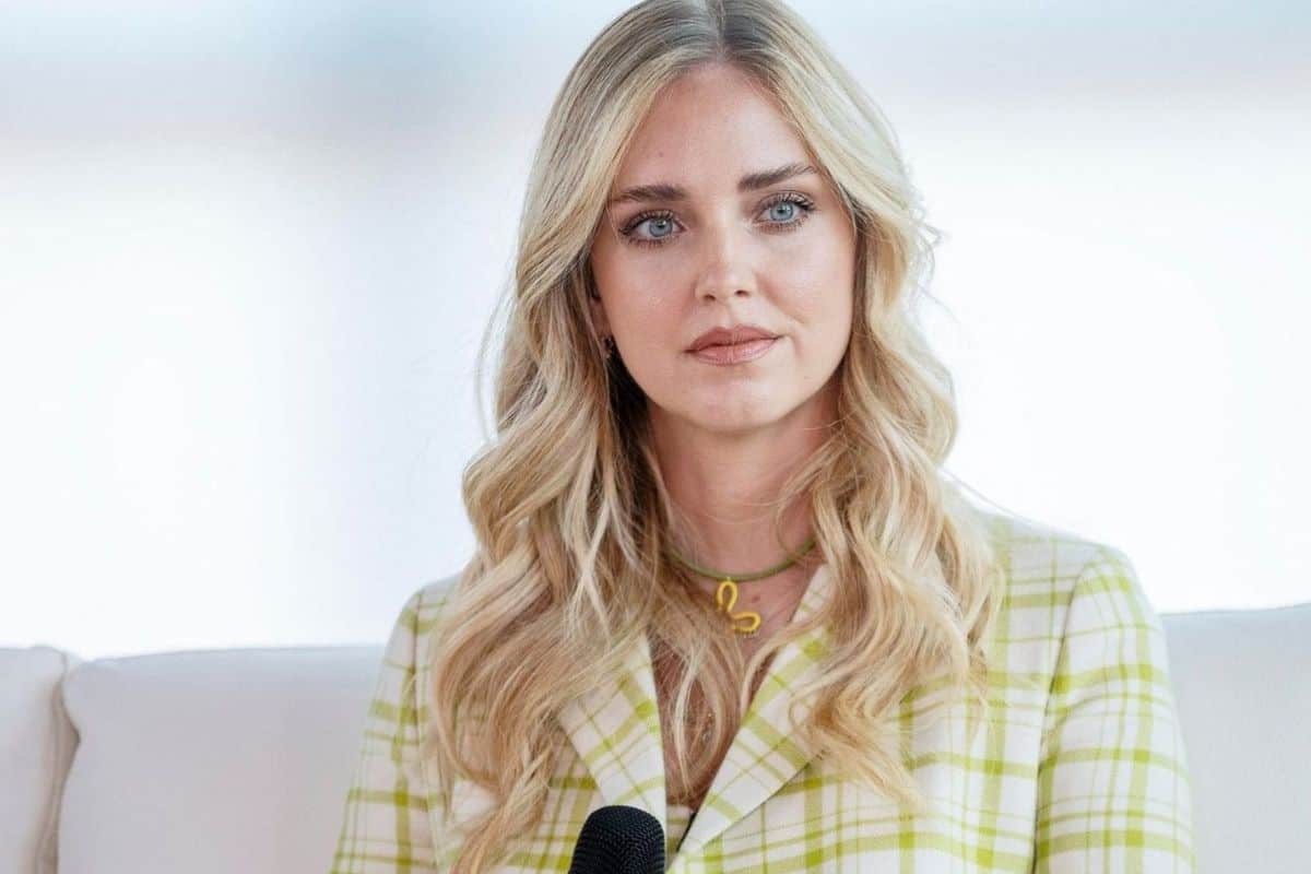 Chiara Ferragni smalto piedi