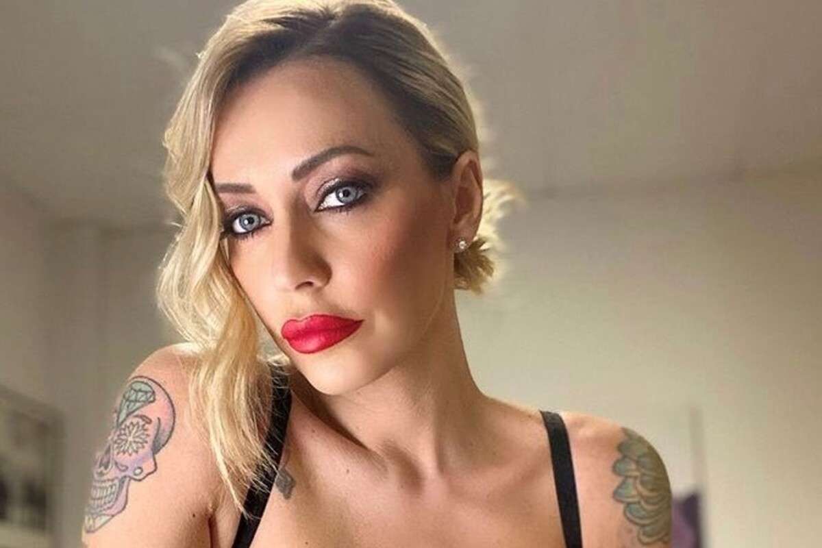 Karina Cascella: il suo look è favoloso