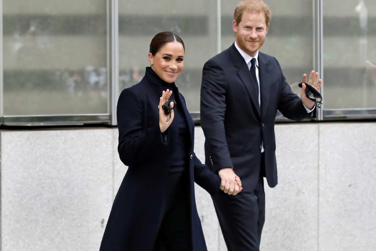 harry e meghan sorridenti