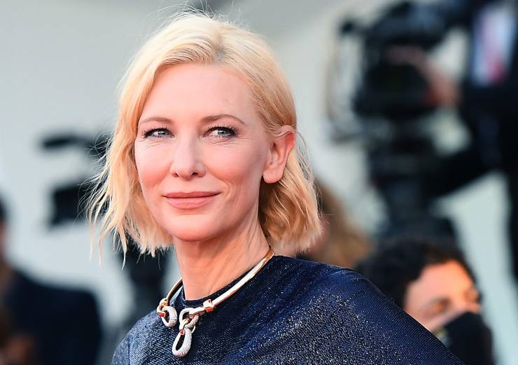 Cate Blanchet porta a Venezia il taglio alla parigina