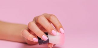 eliminare smalto acetone trucco