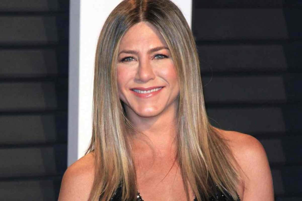 Jennifer Aniston mostra nuovo look