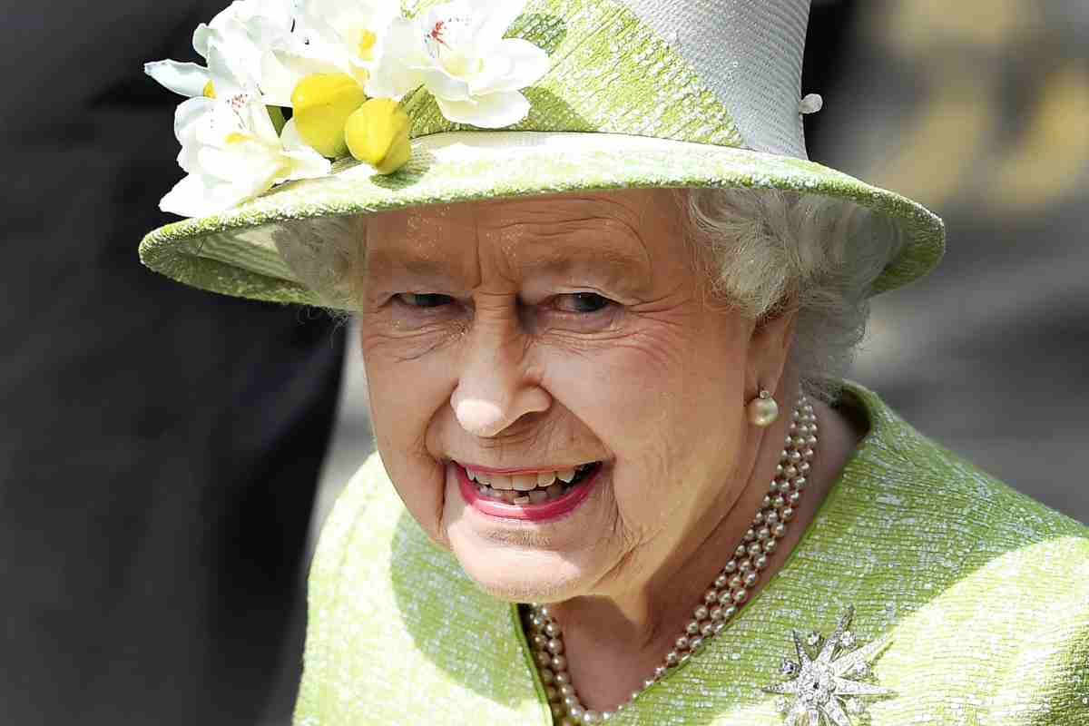 Dove andranno le borse della regina Elisabetta II?