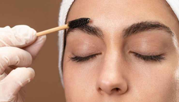 Sopracciglia perfette trucco