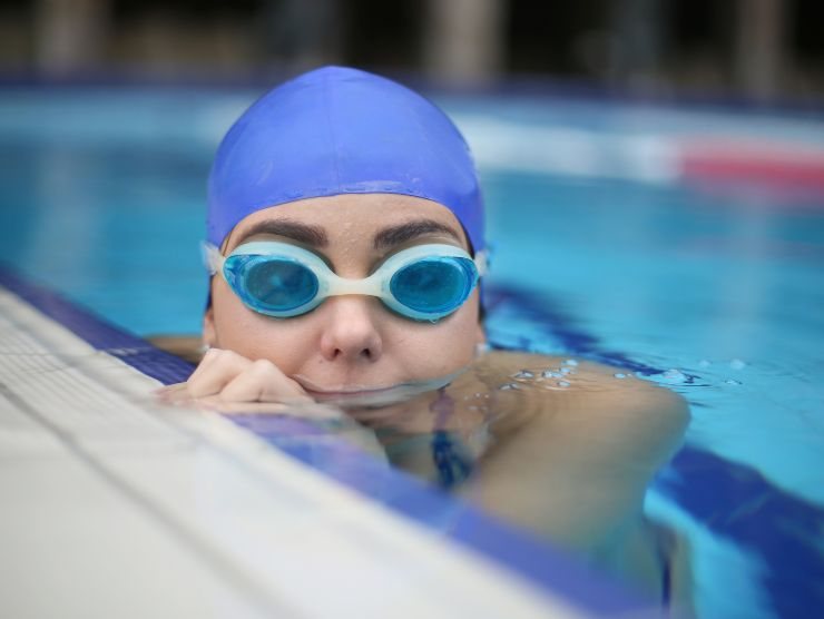 denti gialli piscina