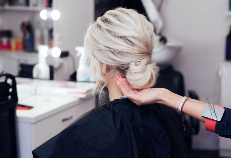 Chignon, elegante e raffinato per camuffare sporcizia capelli