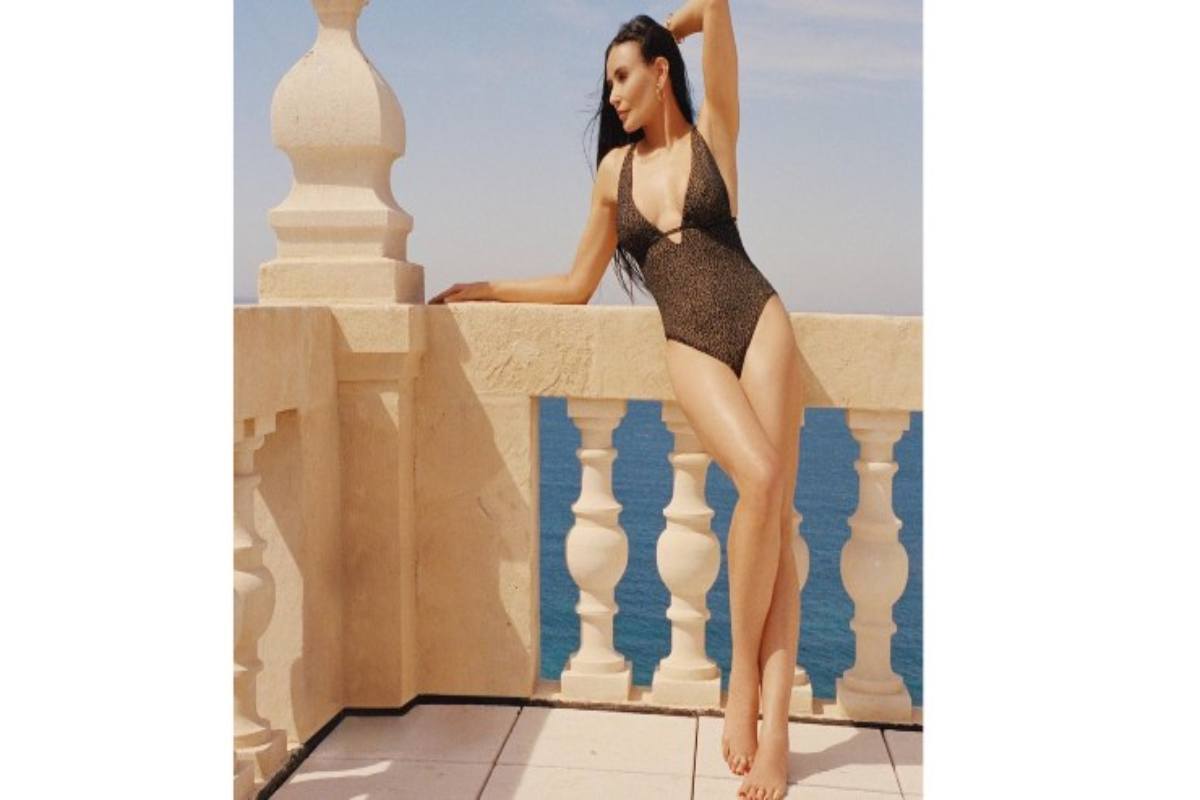 Demi Moore in bikini