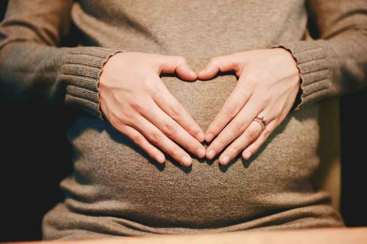 donna scambia gravidanza per menopausa parto record